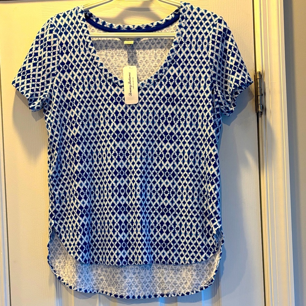 Tommy Bahama blue and white 100% cotton tee